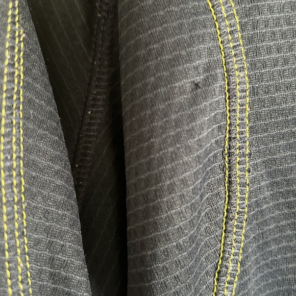 Adidas Clima 365 men’s size medium navy yellow athletic shirt. - Picture 7 of 10